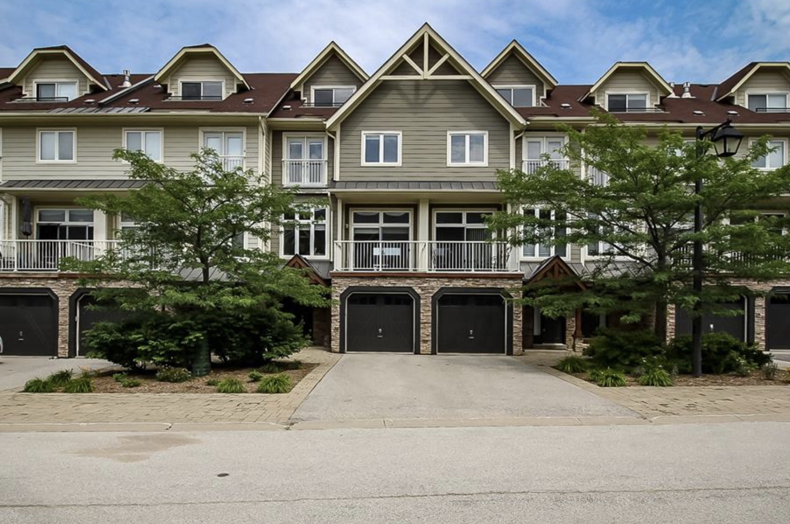 Luxury Townhouse close to the Village!