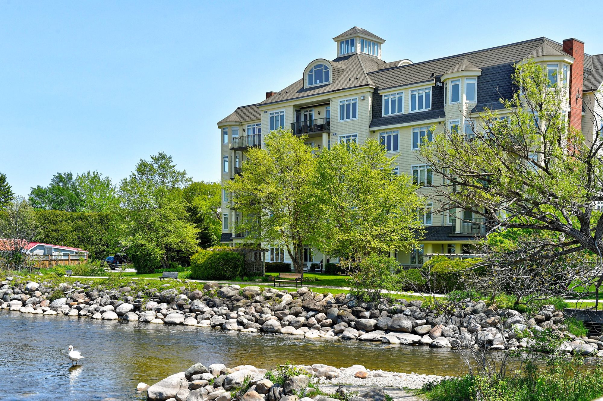 104-10 Bay St E, Thornbury - $795,000