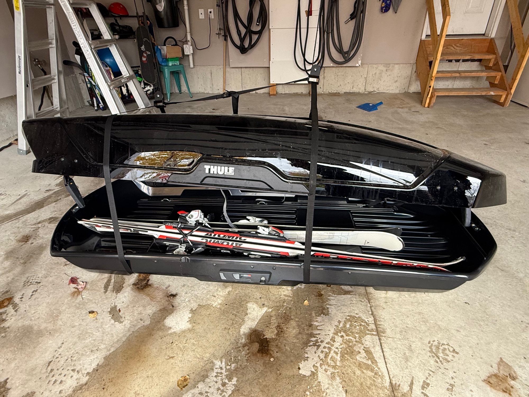 Thule Motion XT L Black Glossy Box with Rack