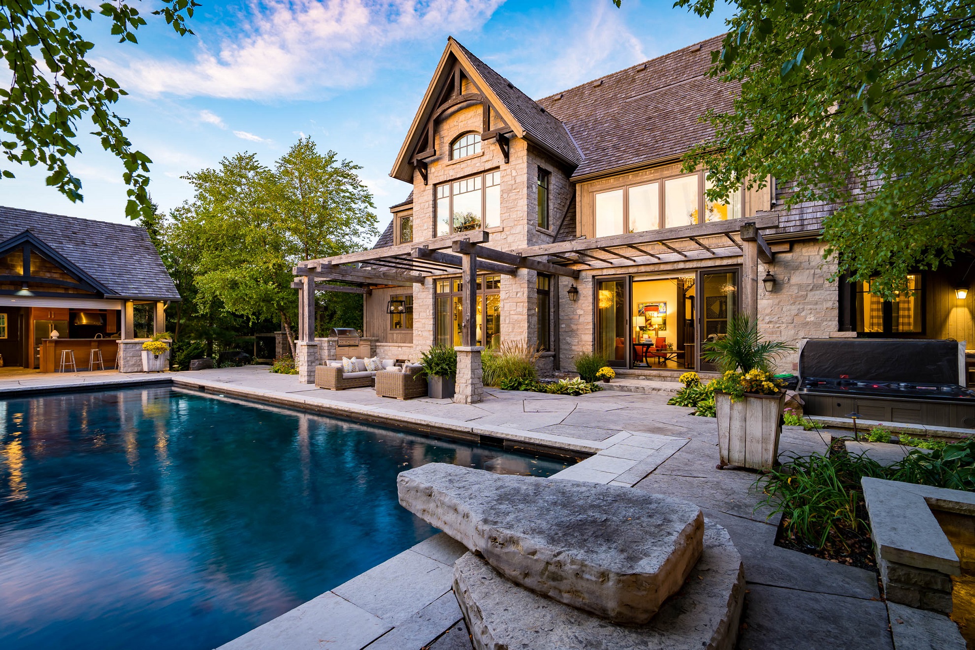 4 Season Luxury Georgian Bay Cub Residence with Resort Style Outdoor Living