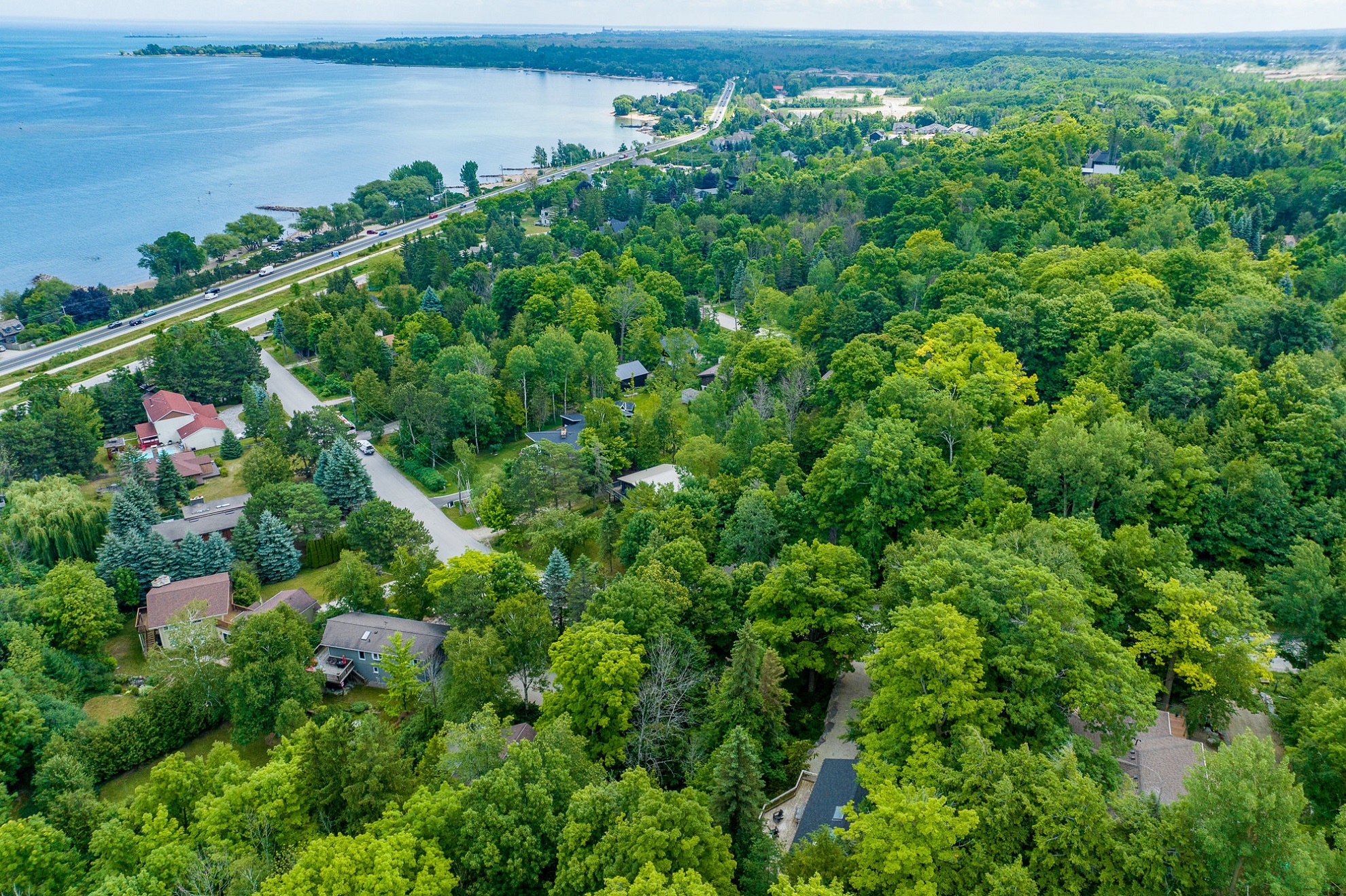 WARM FAMILY CHALET-TURN KEY OPPORTUNITY IN CRAIGLEITH-FULLY FURNISHED